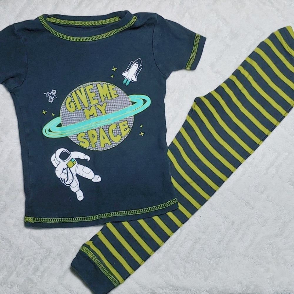 Carter's pajama set